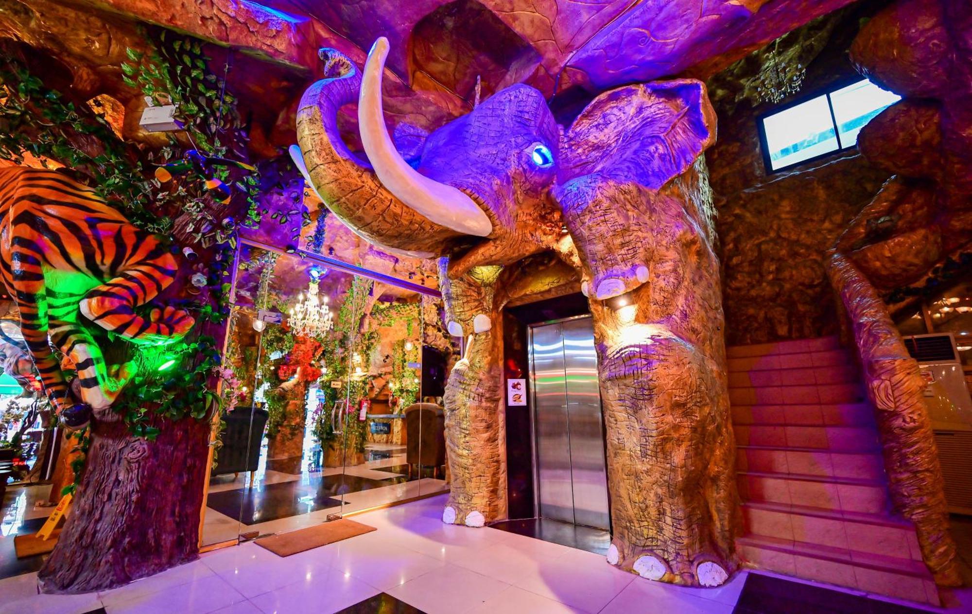 Tiger Complex Hotel Patong Eksteriør billede