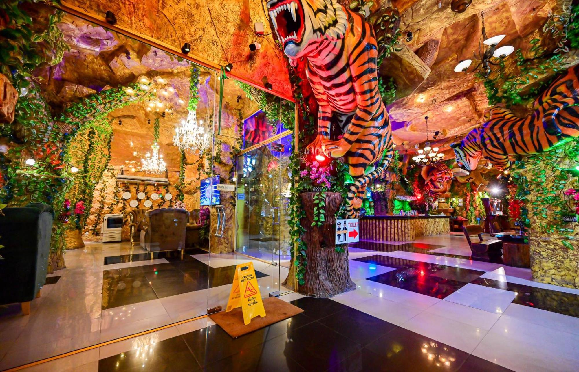 Tiger Complex Hotel Patong Eksteriør billede