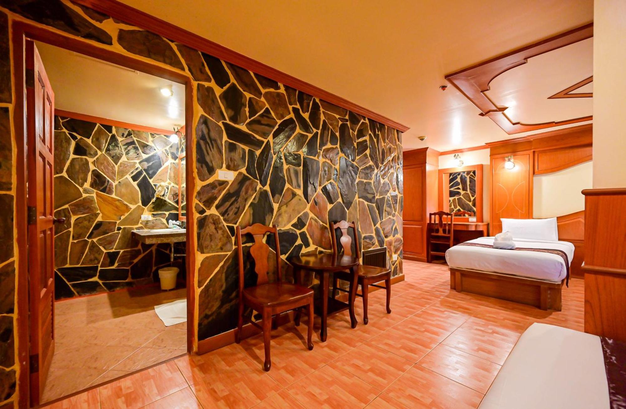 Tiger Complex Hotel Patong Eksteriør billede