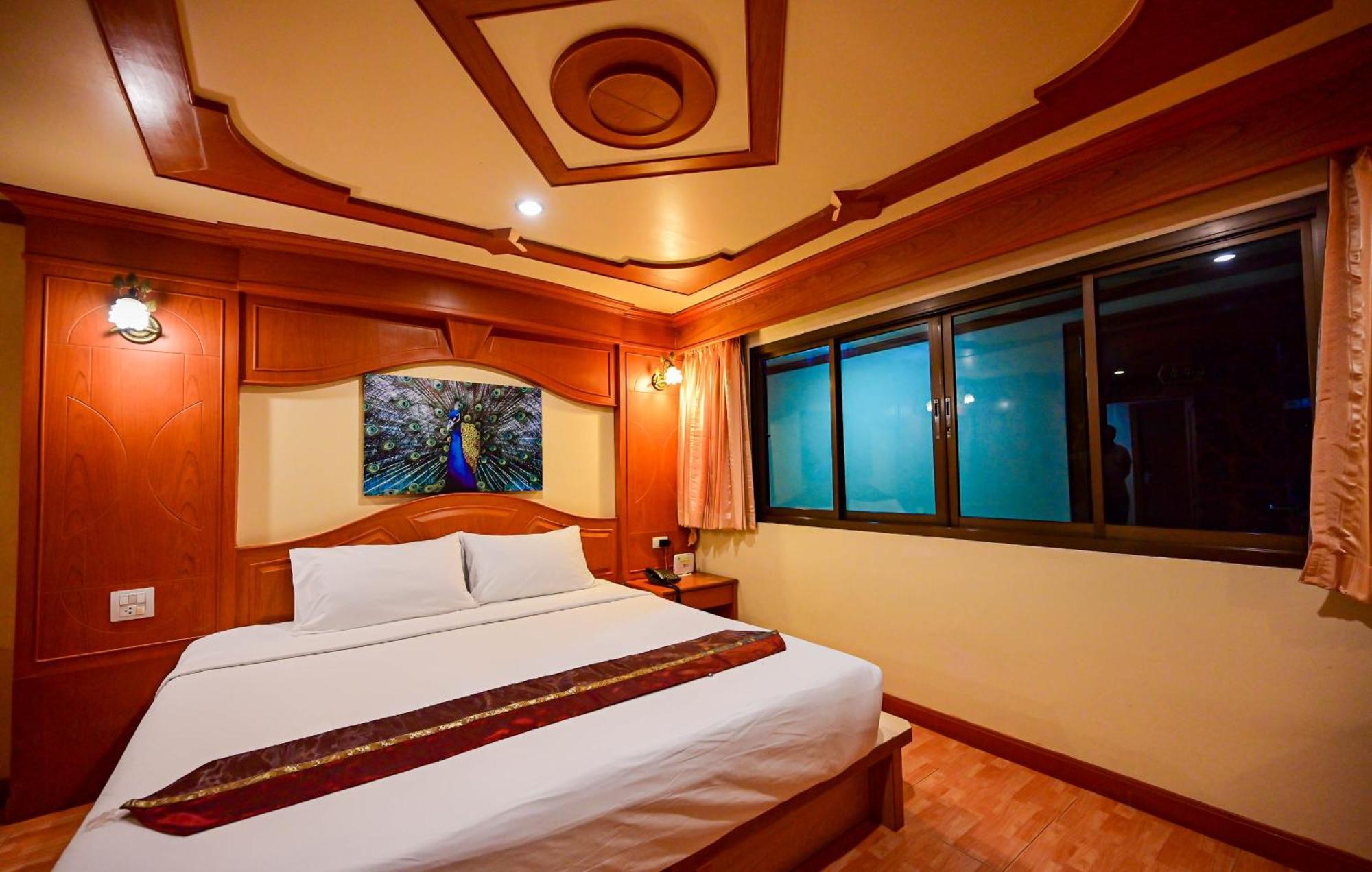 Tiger Complex Hotel Patong Eksteriør billede