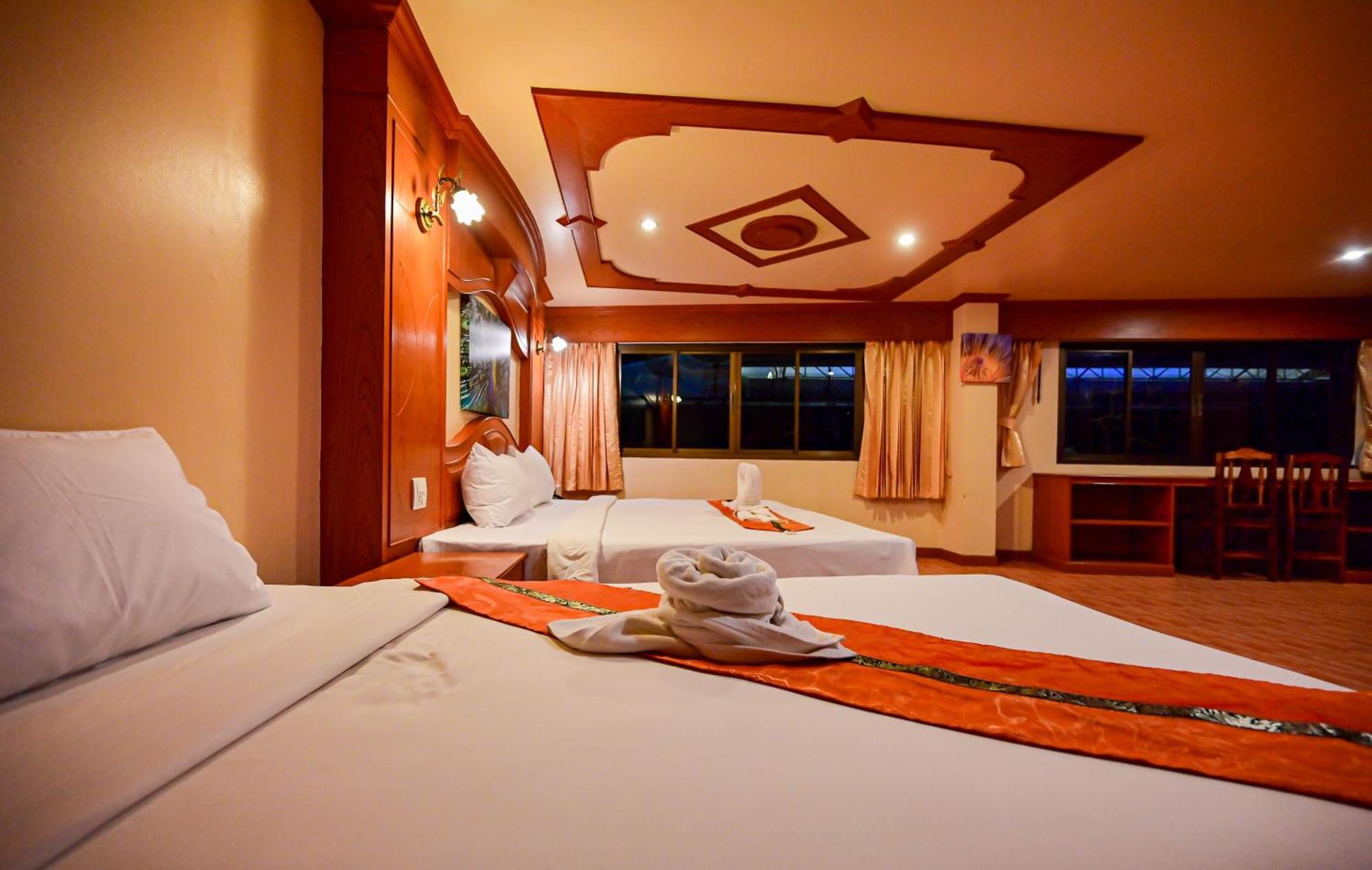 Tiger Complex Hotel Patong Eksteriør billede