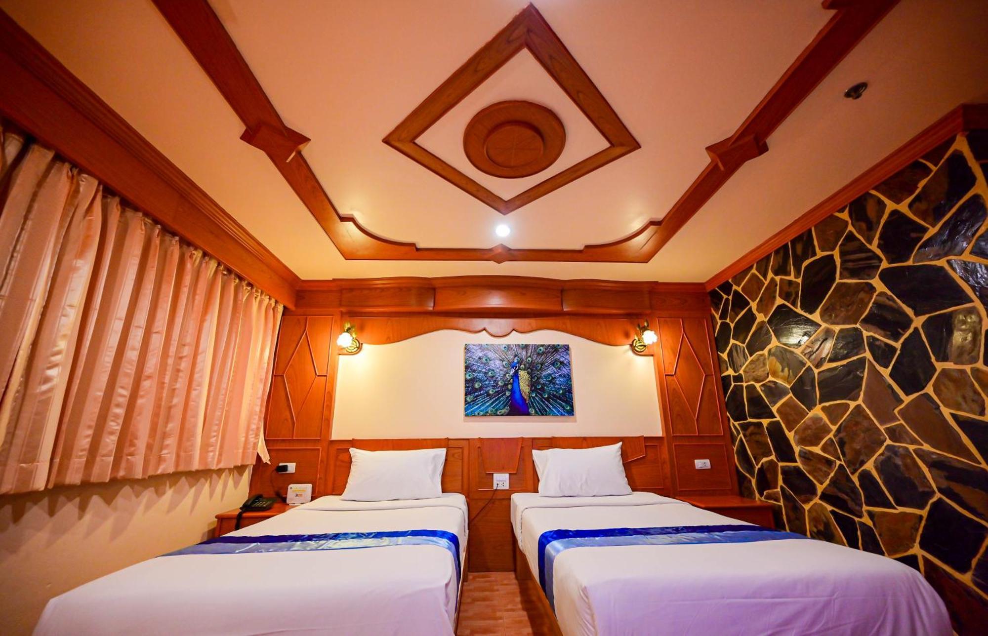 Tiger Complex Hotel Patong Eksteriør billede